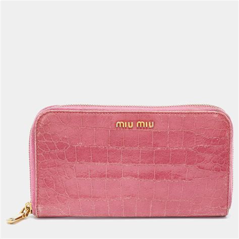 miu miu croc wallet